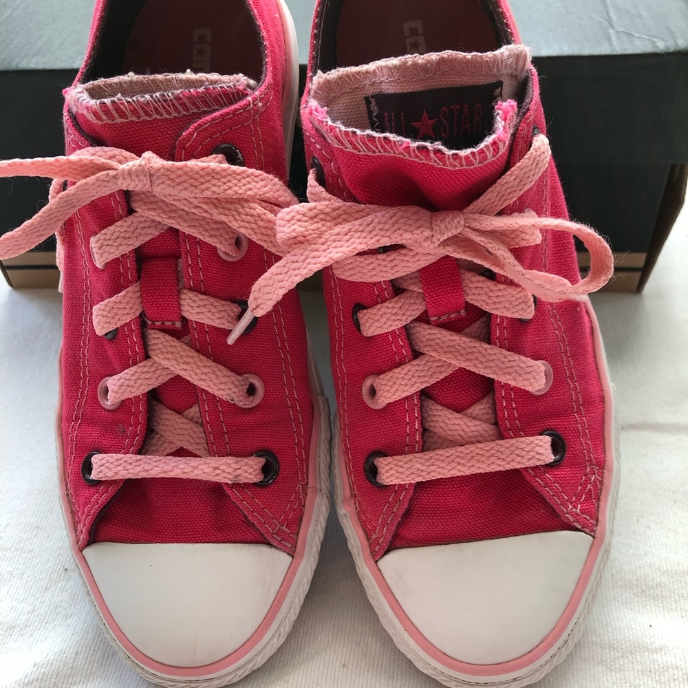 Converse girls Raspberry pink junior size 2. Gently worn. Excellent condition